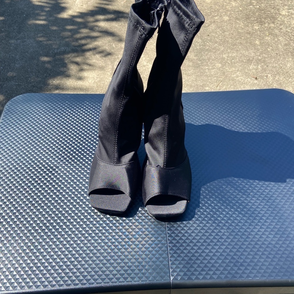 Women’s open to stiletto black size 7.5